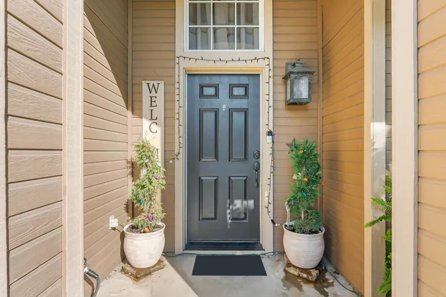 a view of a entryway of the house with chairs