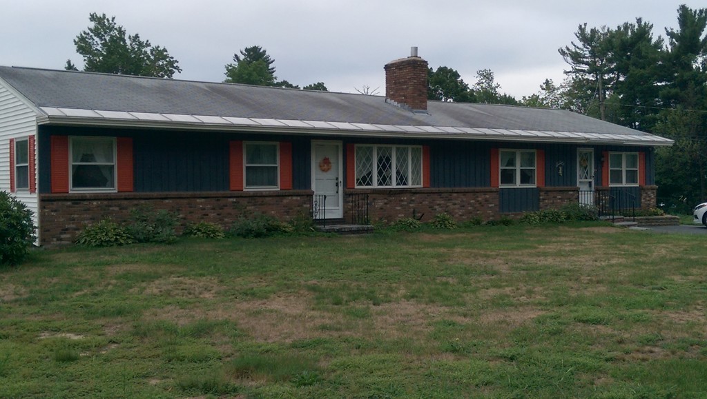 954 Chase Road Lunenburg, MA 01462 - Photo 1 of 27 a front view of a house with garden