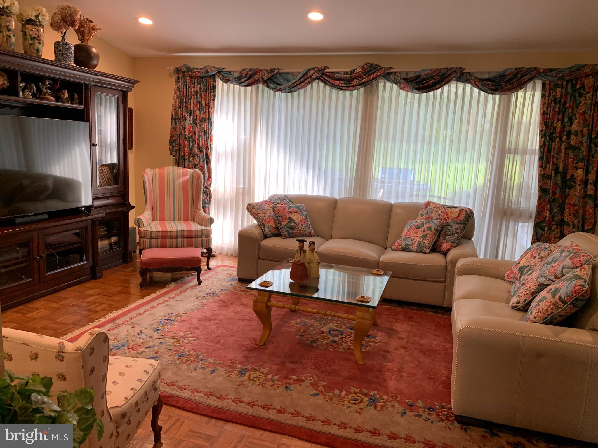 7919 Long Meadow Road Pikesville, MD 21208 - Photo 12 of 36 Family room
