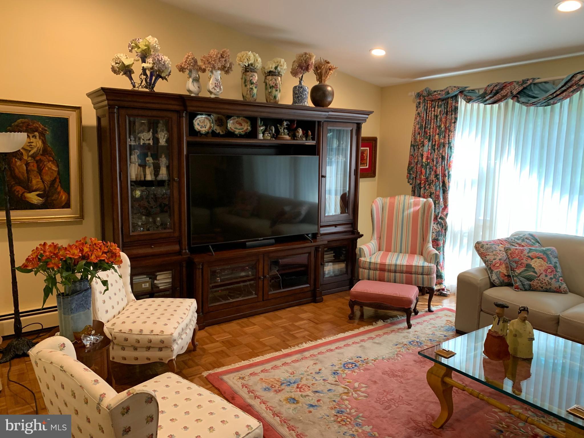 7919 Long Meadow Road Pikesville, MD 21208 - Photo 10 of 36 Family room