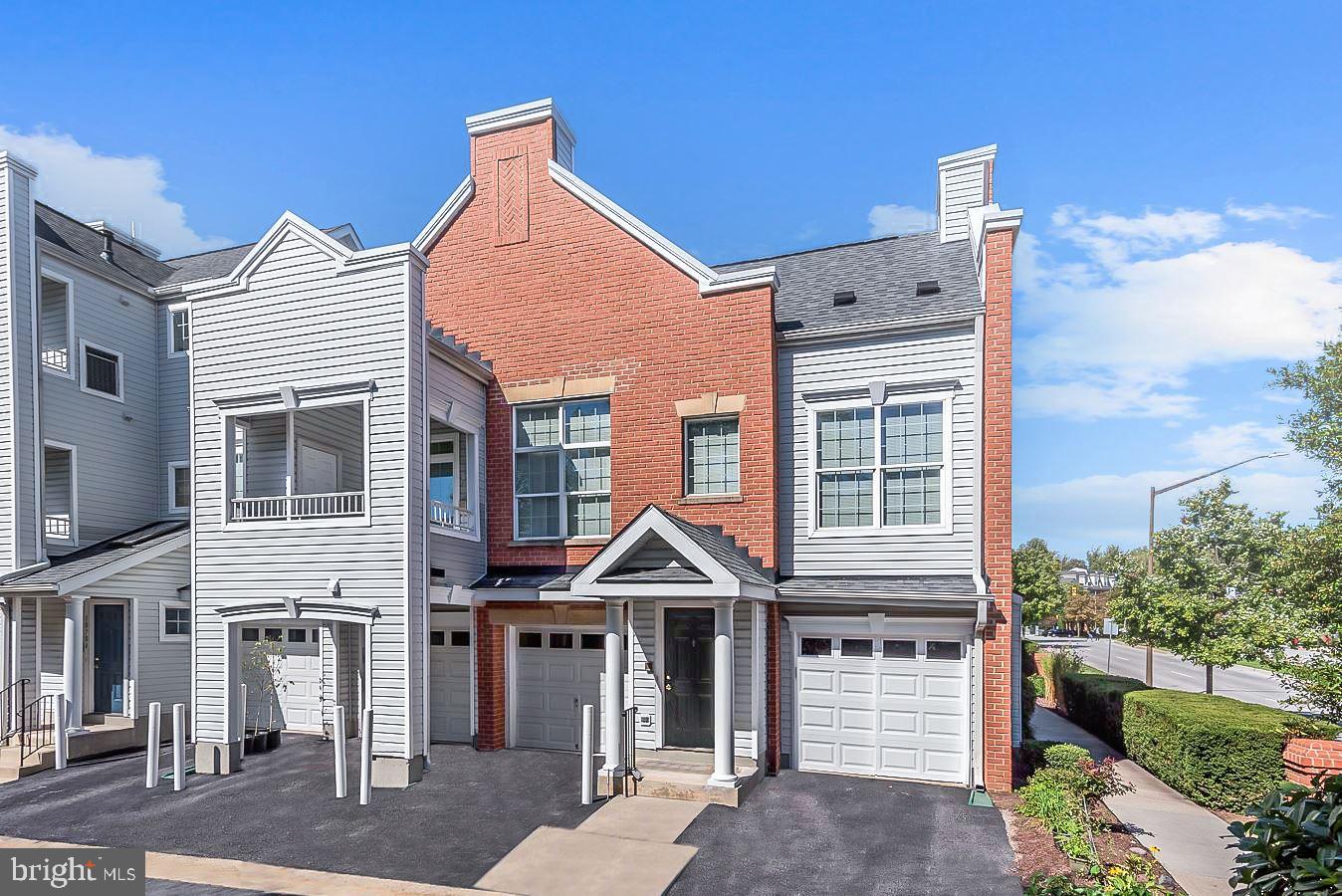 Welcome to 10706 Symphony Way!