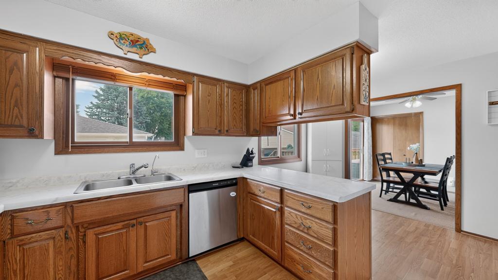 915 16 1/4 Street Southeast Rochester, MN 55904 - Photo 7 of 42