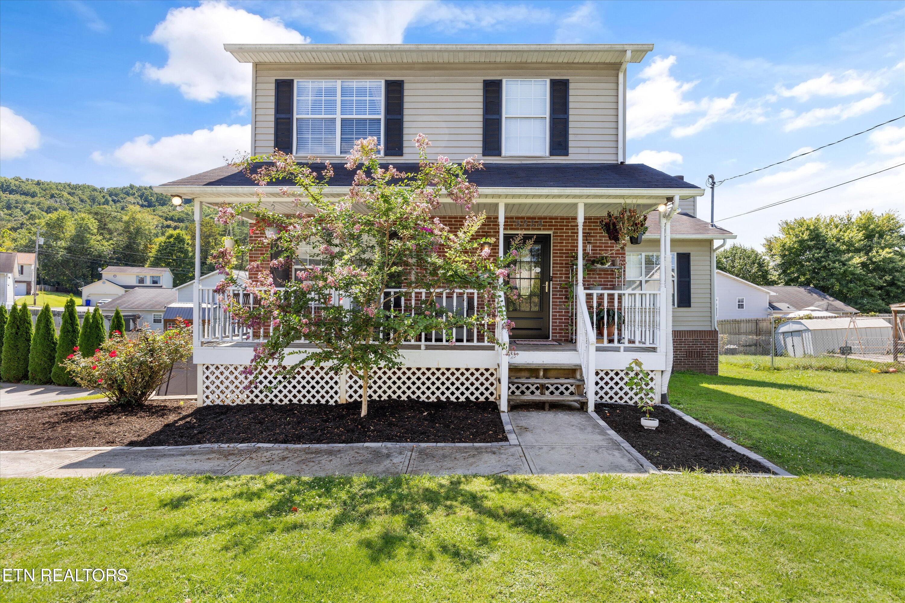 8925 Heathercrest Drive Powell, TN 37849 - Photo 1 of 40 Front