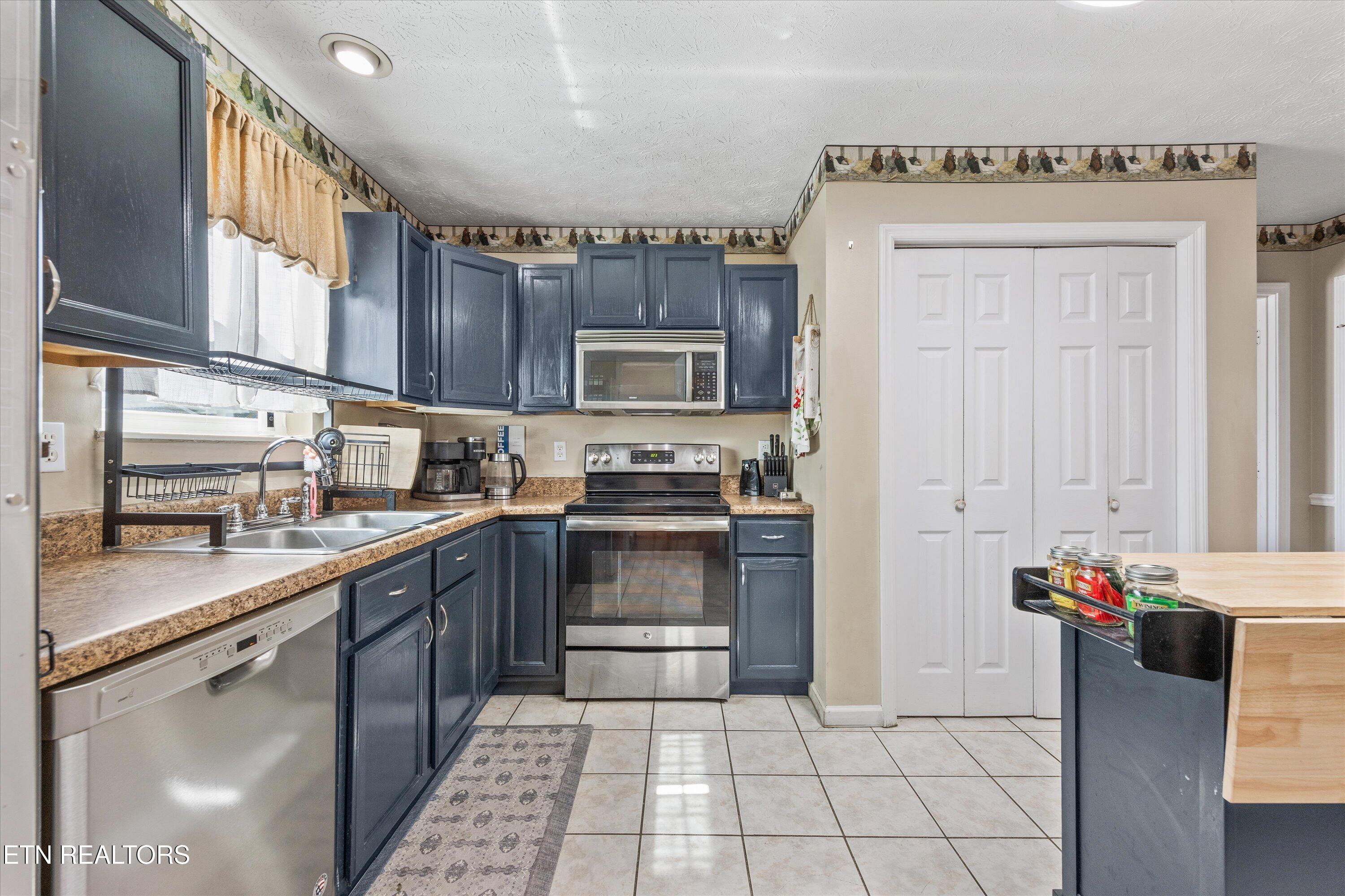 8925 Heathercrest Drive Powell, TN 37849 - Photo 11 of 40 Kitchen