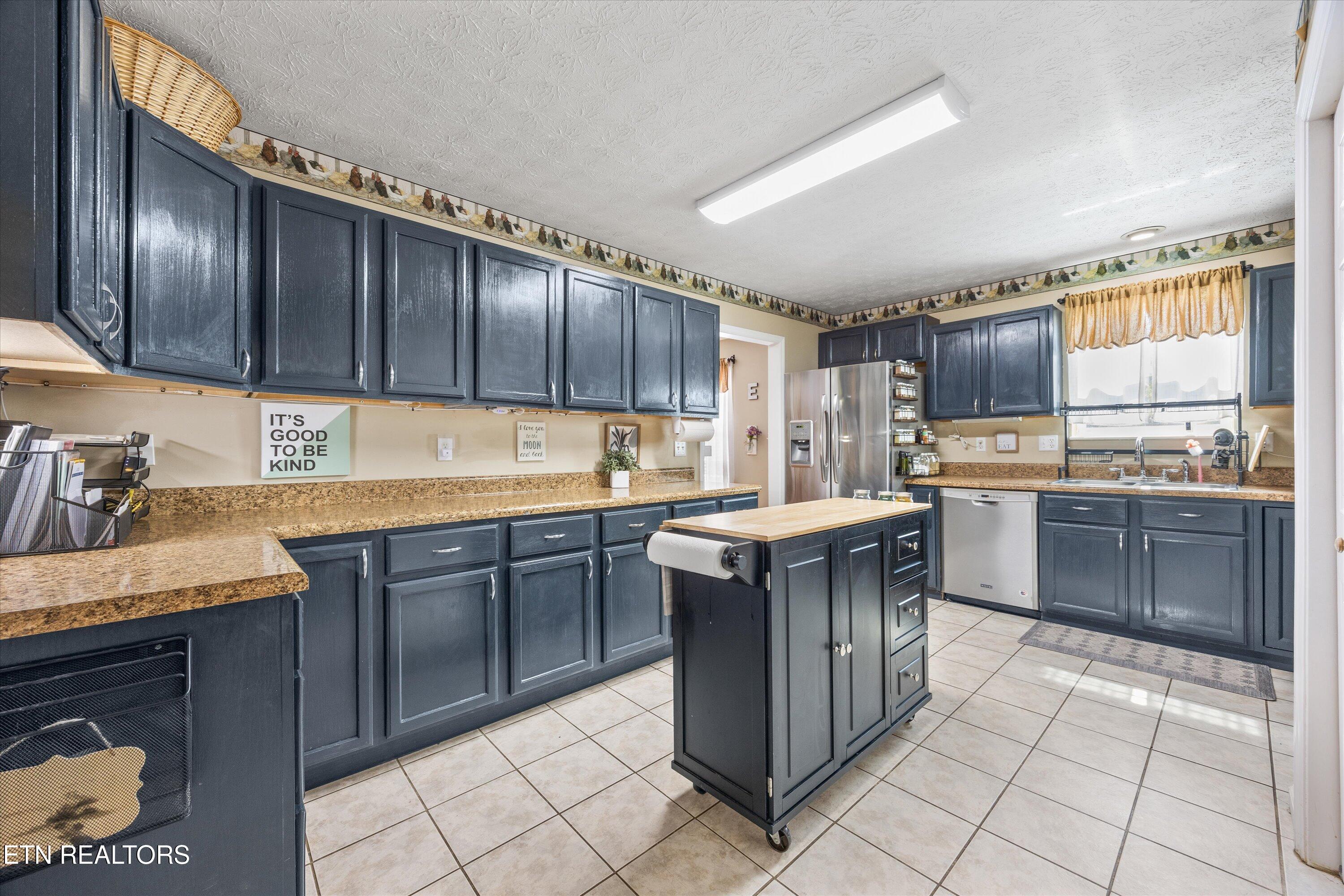 8925 Heathercrest Drive Powell, TN 37849 - Photo 13 of 40 Kitchen