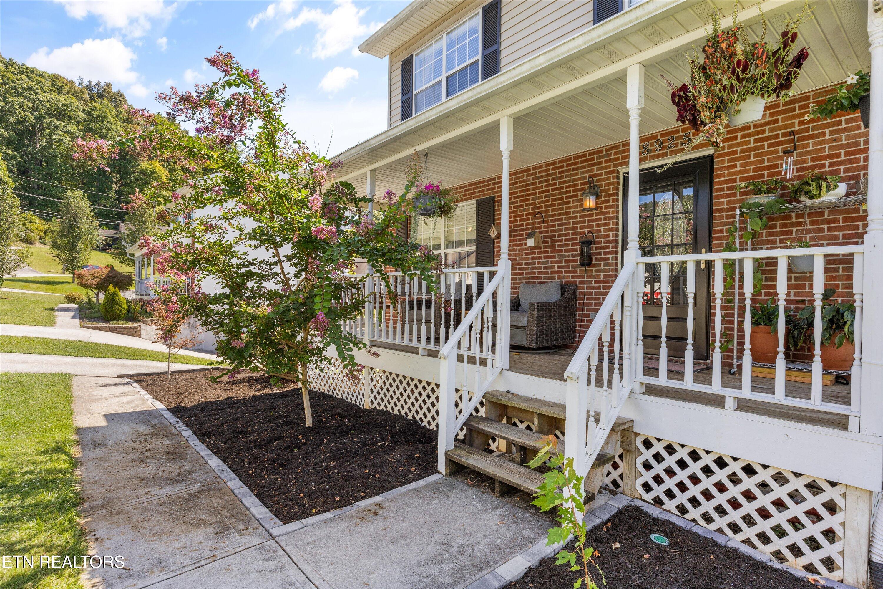 8925 Heathercrest Drive Powell, TN 37849 - Photo 2 of 40 Porch