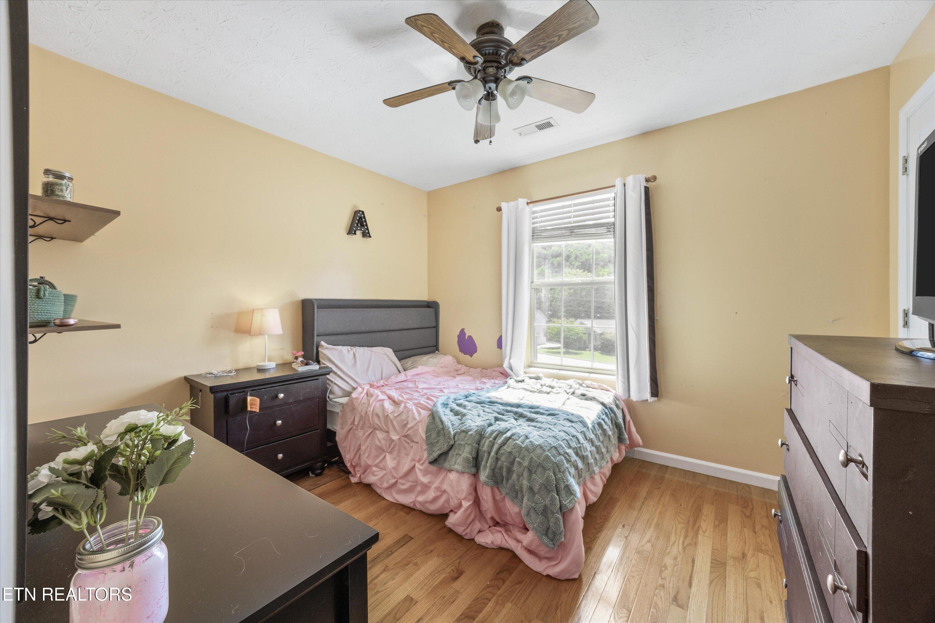 8925 Heathercrest Drive Powell, TN 37849 - Photo 22 of 40 2nd Bedroom