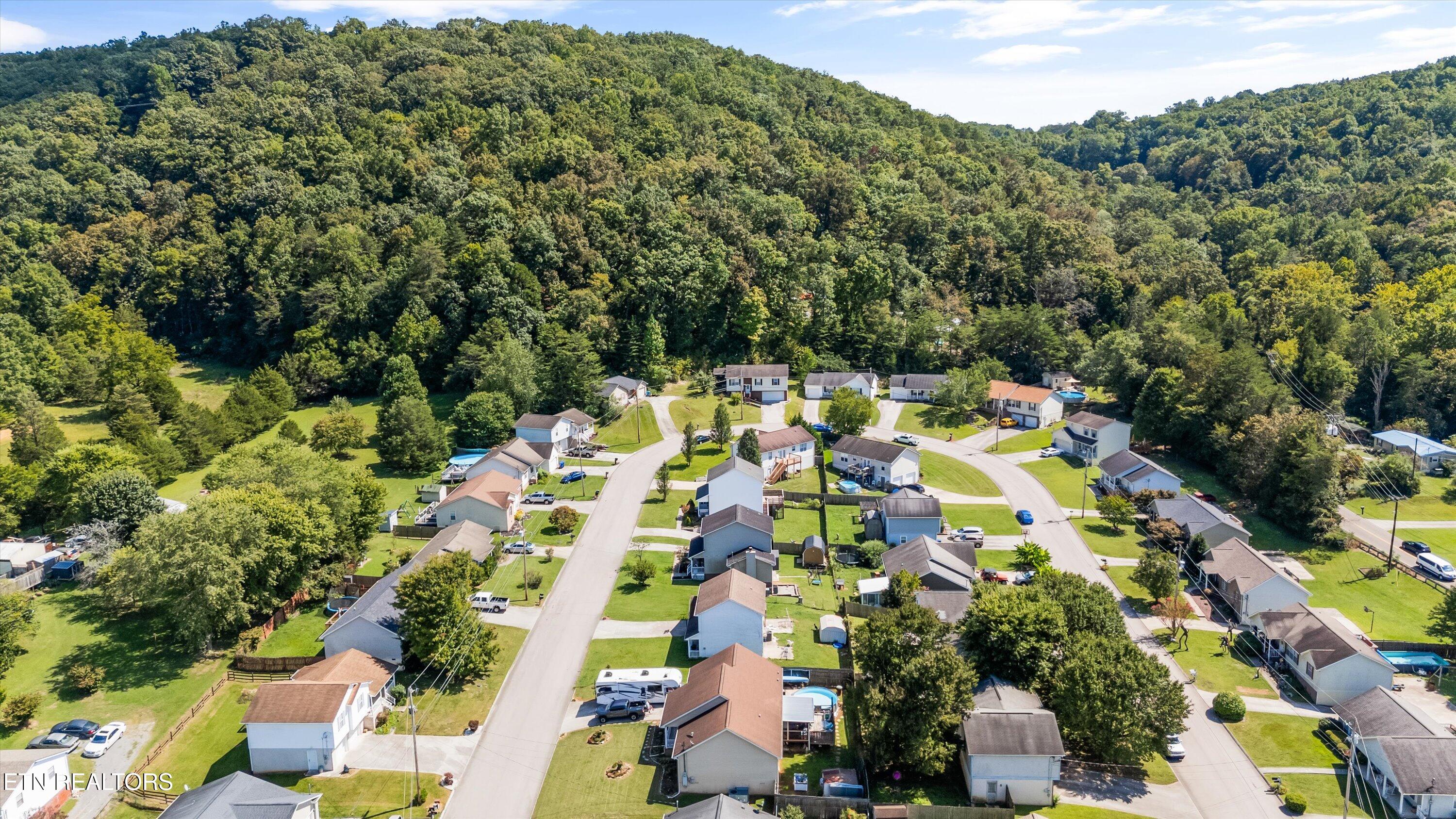 8925 Heathercrest Drive Powell, TN 37849 - Photo 35 of 40 38-8925 Heathercrest Dr -38