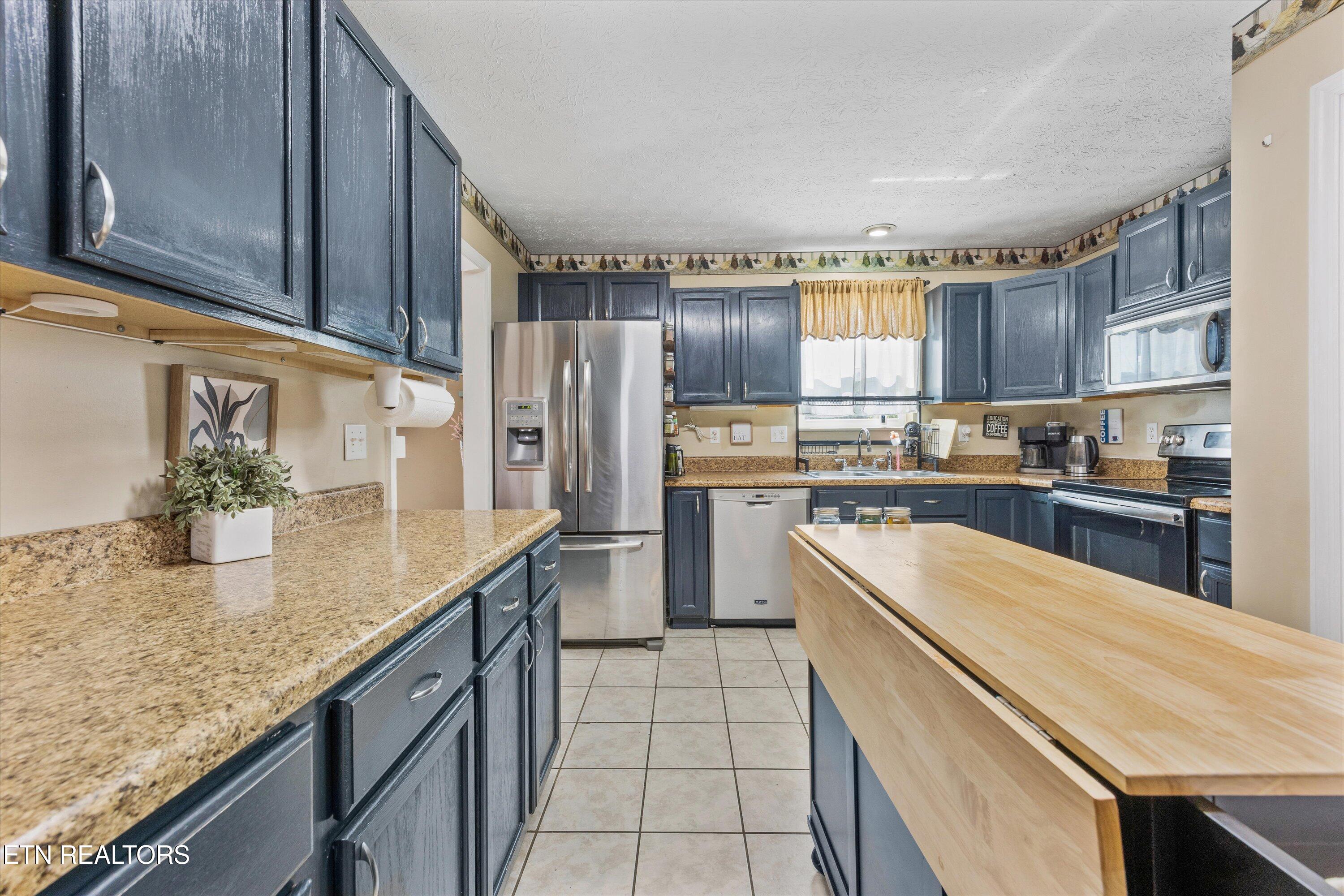 8925 Heathercrest Drive Powell, TN 37849 - Photo 10 of 40 Kitchen