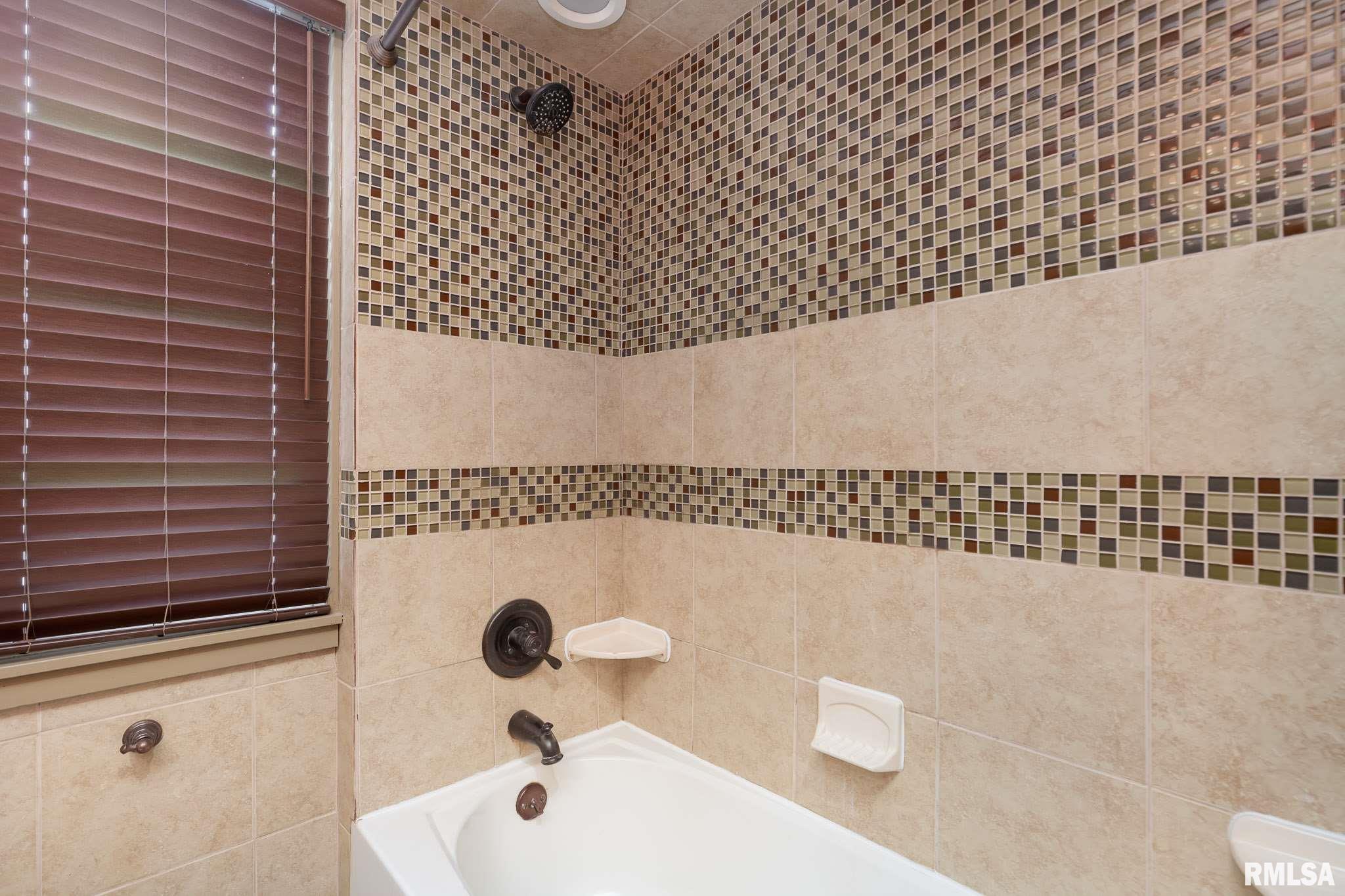 441 40th Street Moline, IL 61265 - Photo 11 of 28 Gallery Image 11