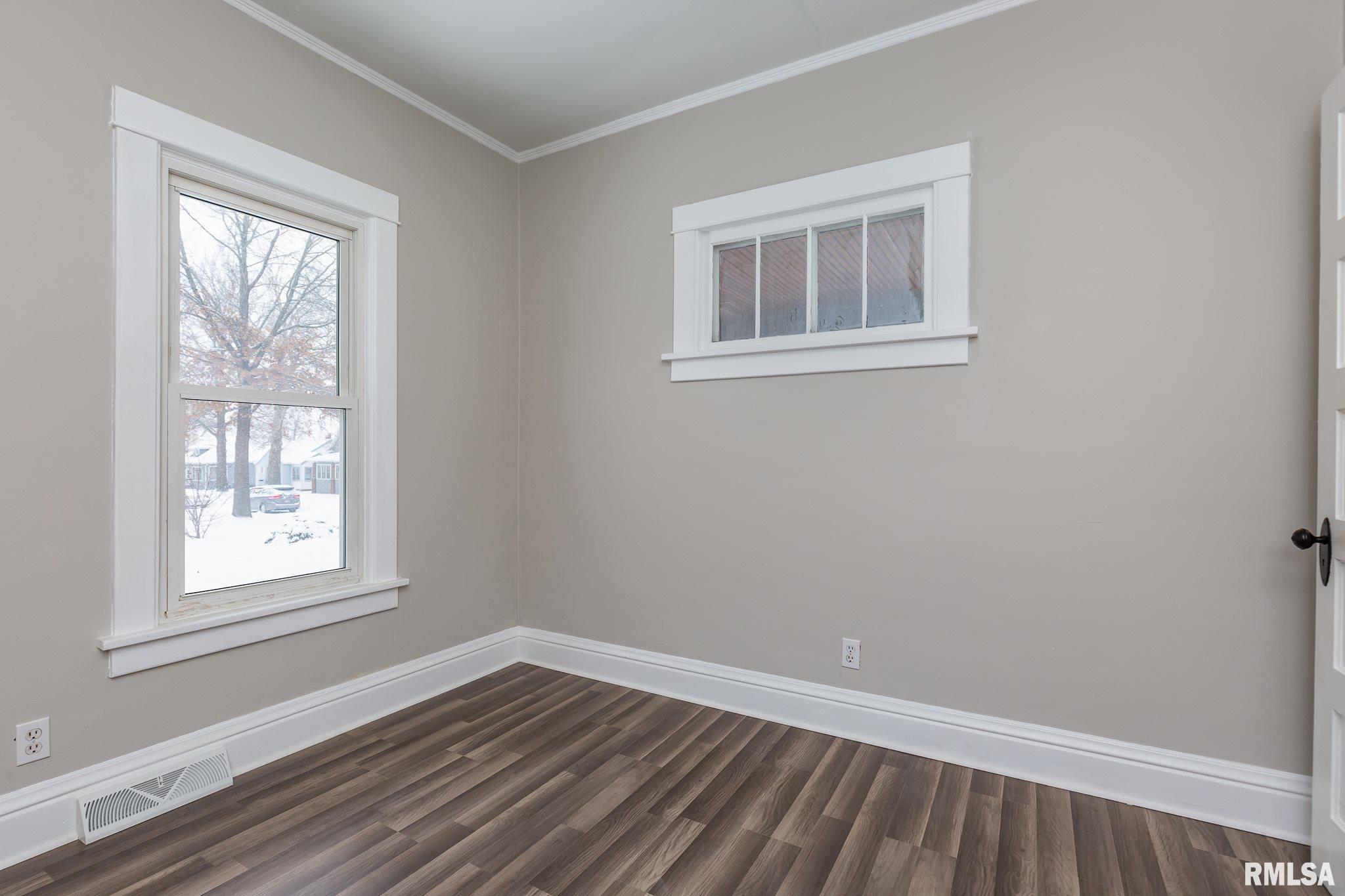 441 40th Street Moline, IL 61265 - Photo 4 of 28 Gallery Image 4