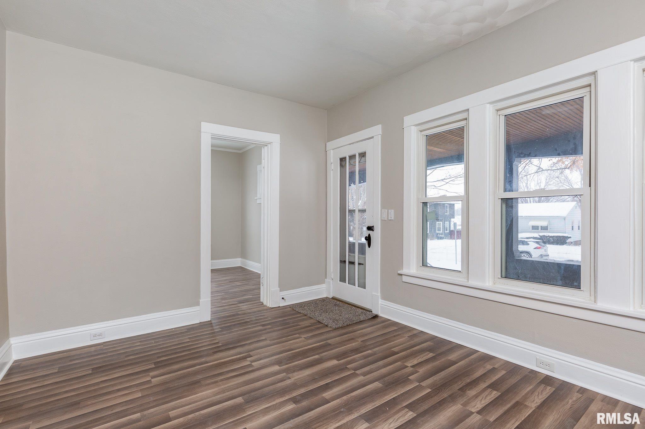 441 40th Street Moline, IL 61265 - Photo 6 of 28 Gallery Image 6