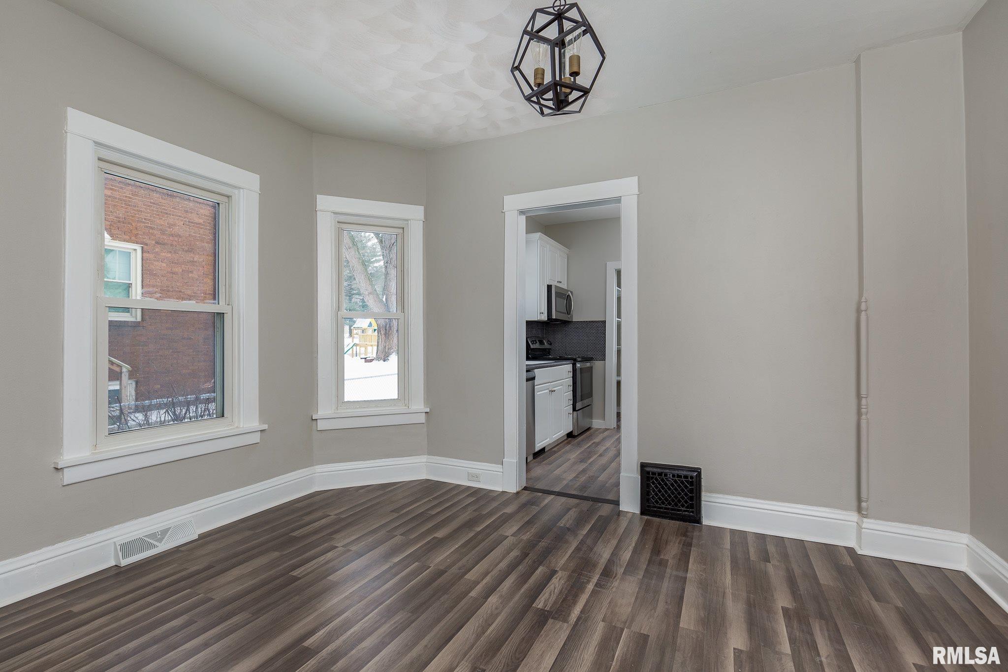 441 40th Street Moline, IL 61265 - Photo 8 of 28 Gallery Image 8