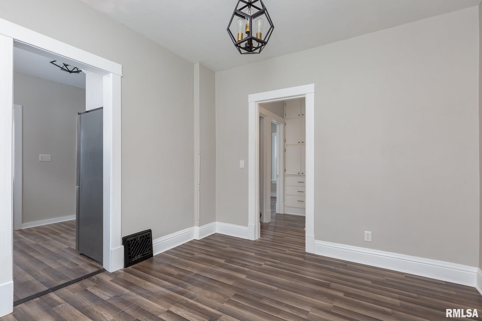 441 40th Street Moline, IL 61265 - Photo 9 of 28 Gallery Image 9