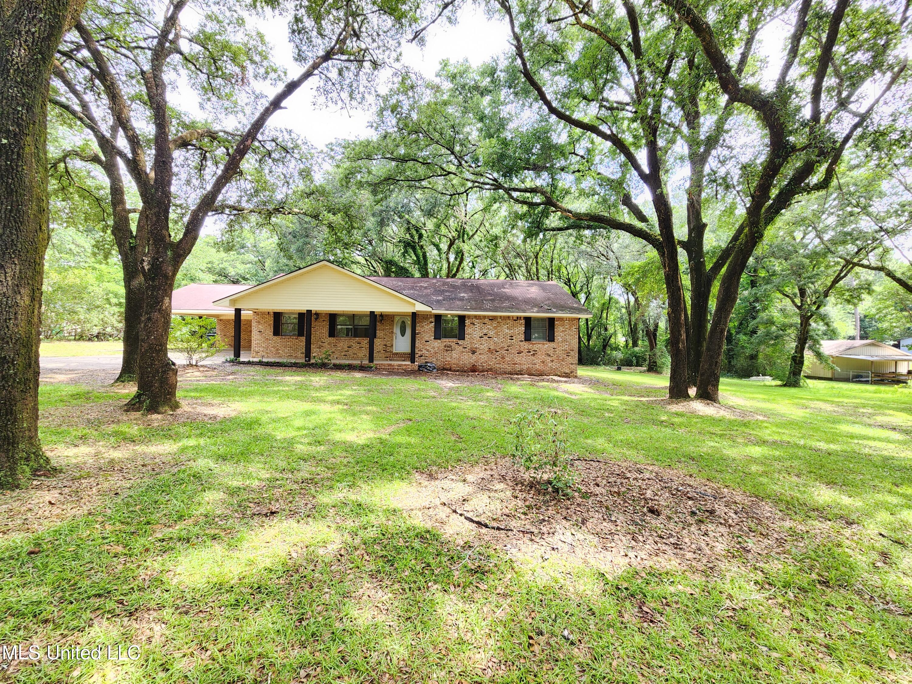 17813 Fosters Road Moss Point, MS 39562 - Photo 2 of 36 20240618_103629