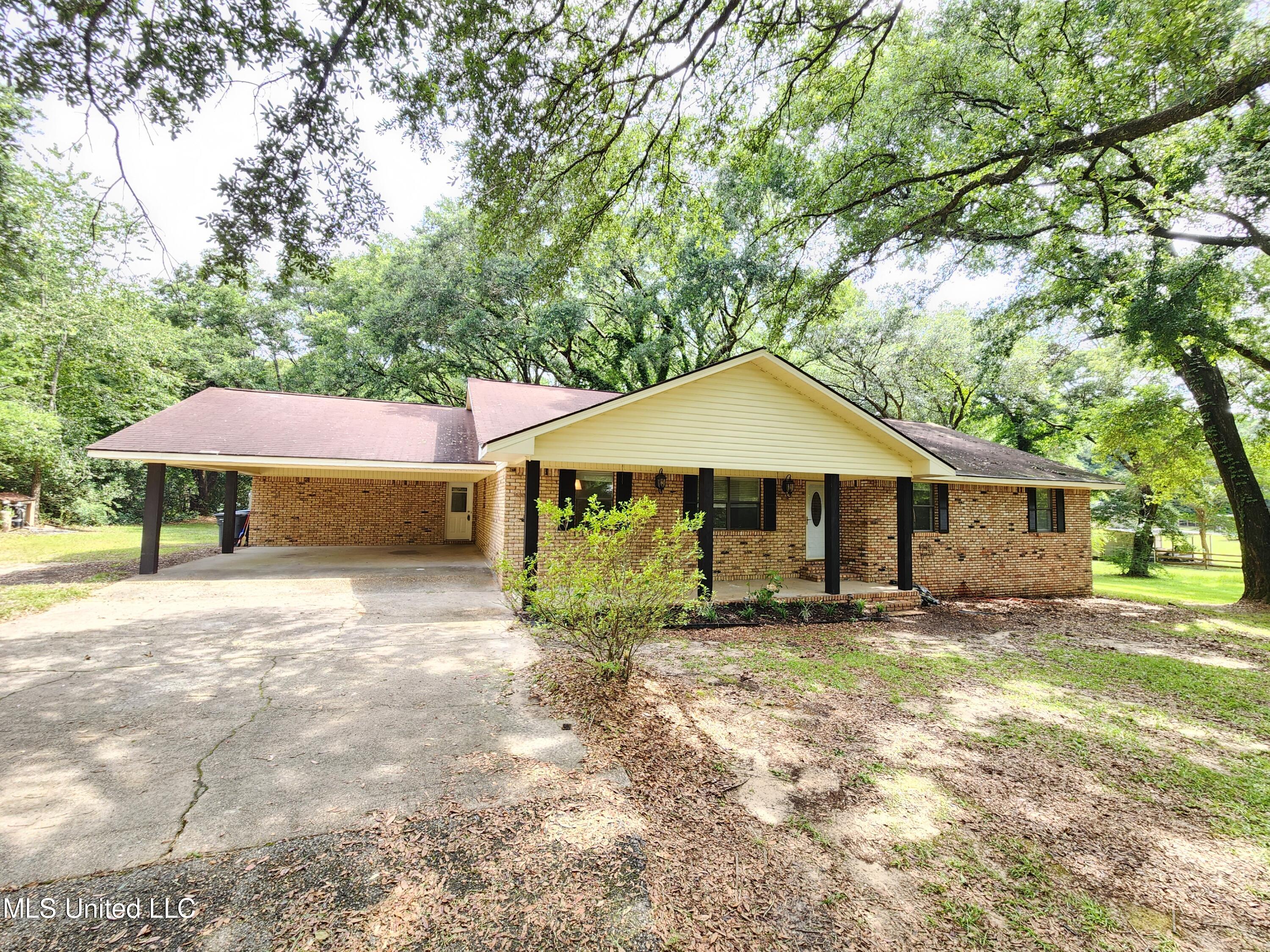 17813 Fosters Road Moss Point, MS 39562 - Photo 3 of 36 20240618_103557