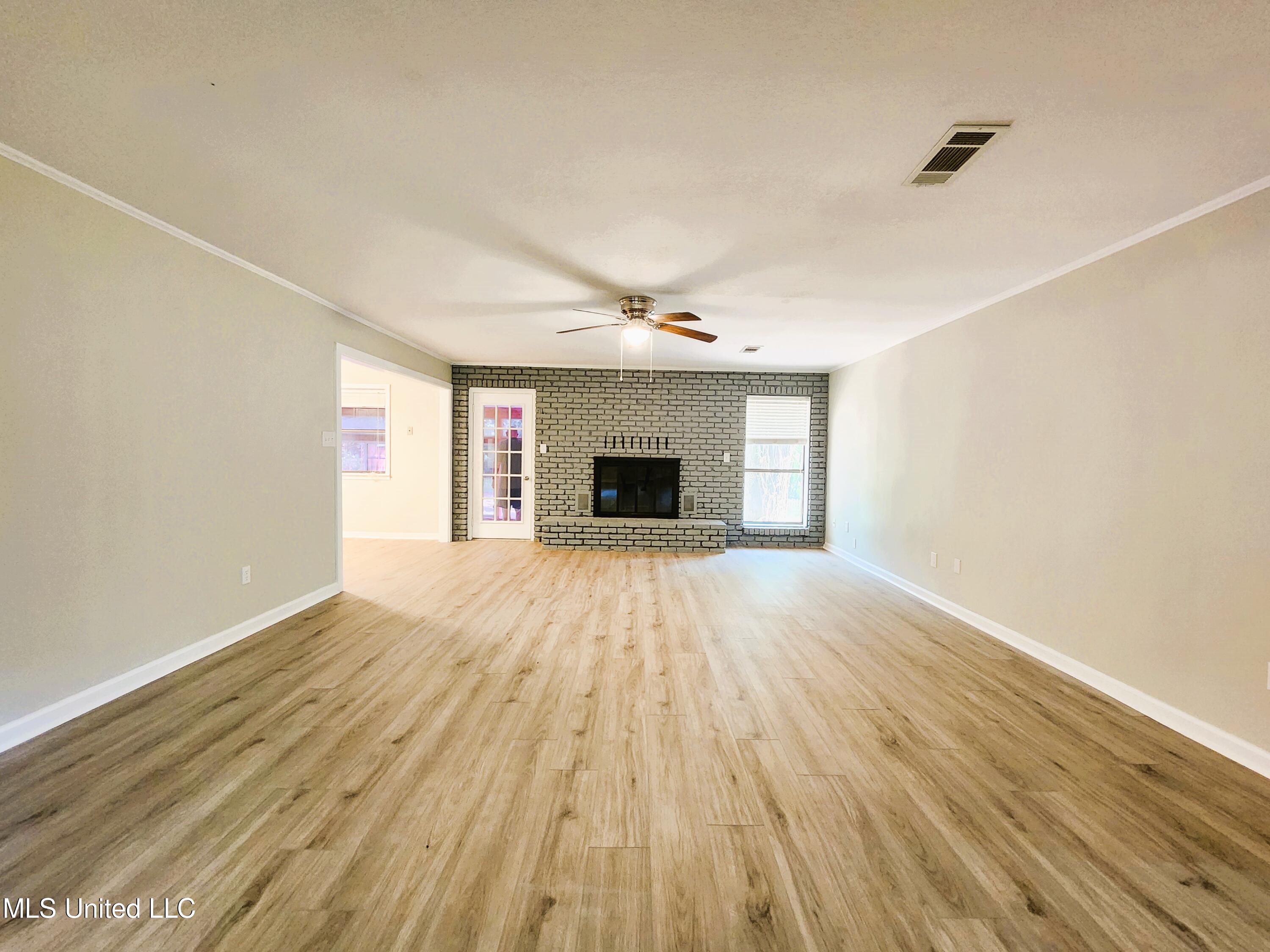 17813 Fosters Road Moss Point, MS 39562 - Photo 5 of 36 20240618_101924