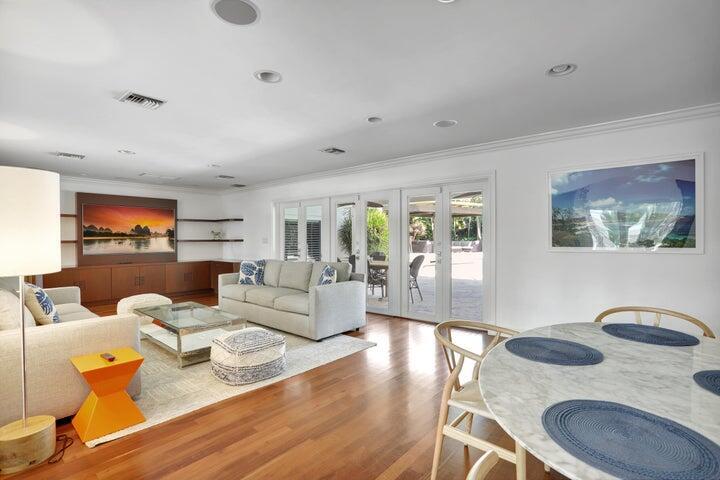 2100 Spanish River Road Boca Raton, FL 33432 - Photo 20 of 38 a living room with furniture and a flat screen tv