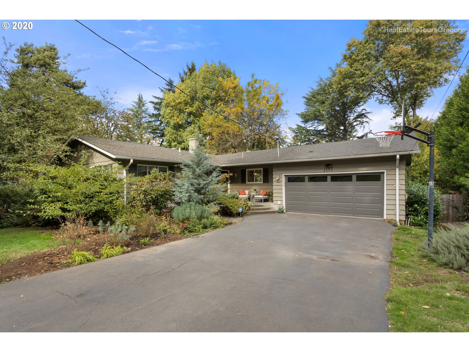 2395 Greentree Road Lake Oswego, OR 97034 - Photo 1 of 32 Gallery Image 1