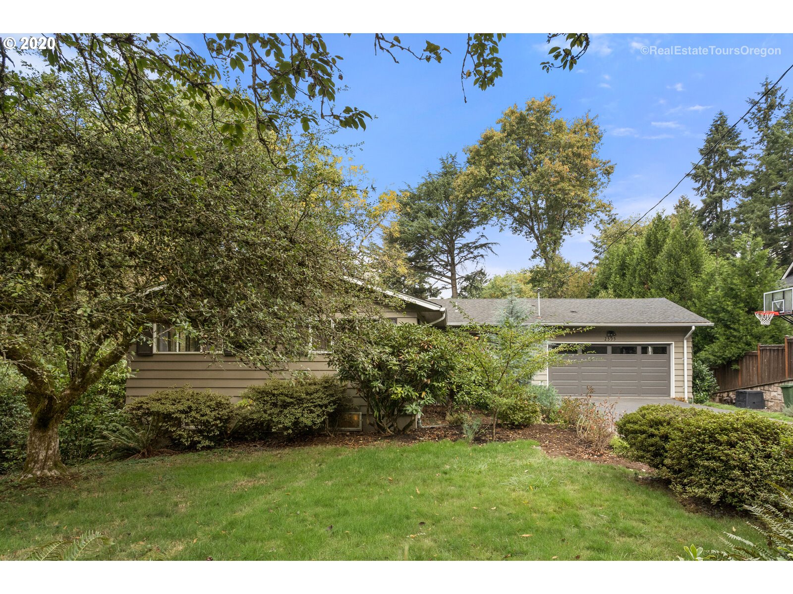 2395 Greentree Road Lake Oswego, OR 97034 - Photo 2 of 32 Gallery Image 2