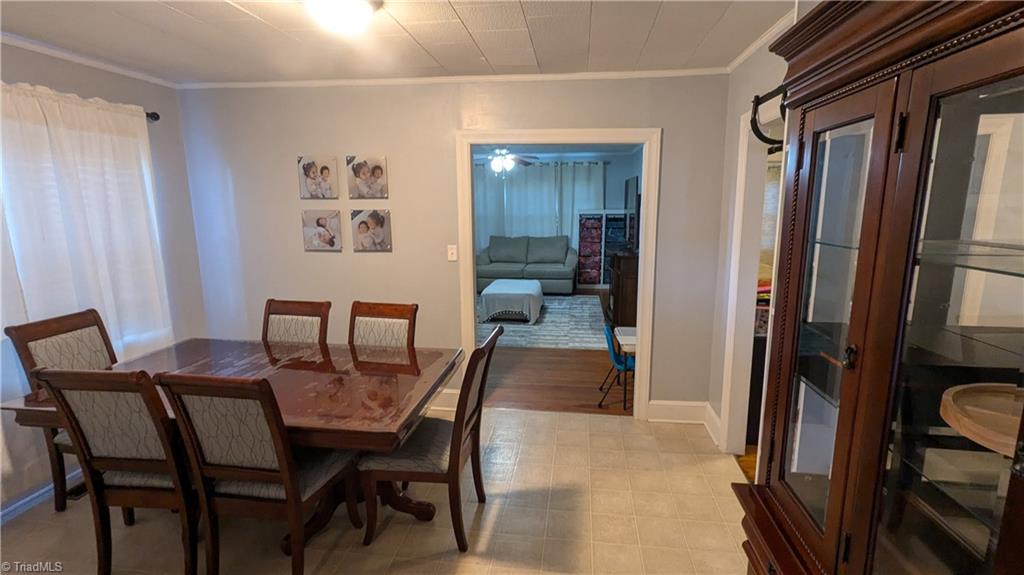 1806 Mack Road Asheboro, NC 27205 - Photo 11 of 32 Nice area for the family to gather at meal time