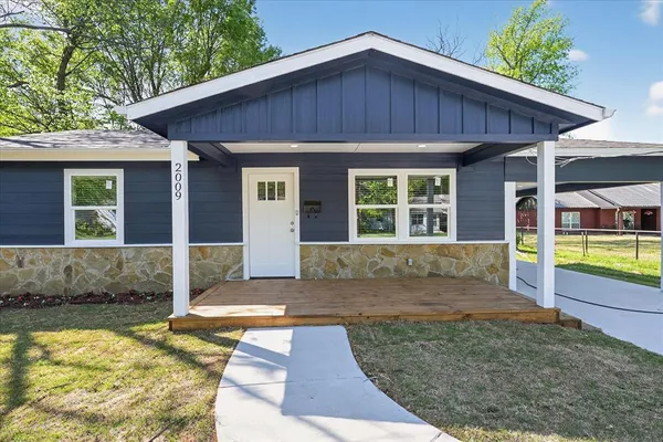 $230,000 | 2009 West Sherman Street, Paris, TX 75460