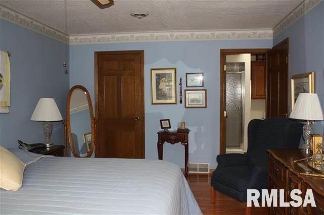 4226 Spring Street Davenport, IA 52807 - Photo 12 of 24 Gallery Image 12