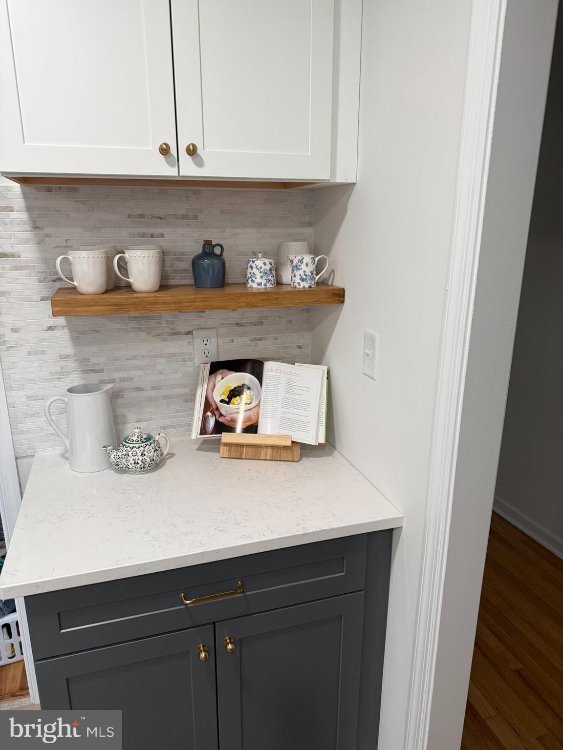 530 Woodsedge Road Dover, DE 19904 - Photo 19 of 52 a view of kitchen cabinets and a stove with wooden floor