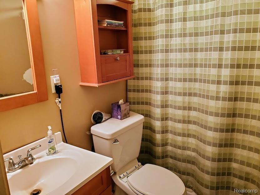 2083 North Morrish Road Flushing, MI 48433 - Photo 11 of 16 Bathroom 1.jpg