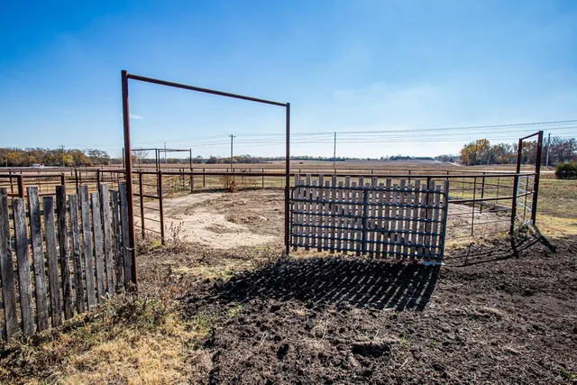 $259,000 | 20942 Southwest Tawakoni Road, Douglass, KS 67039