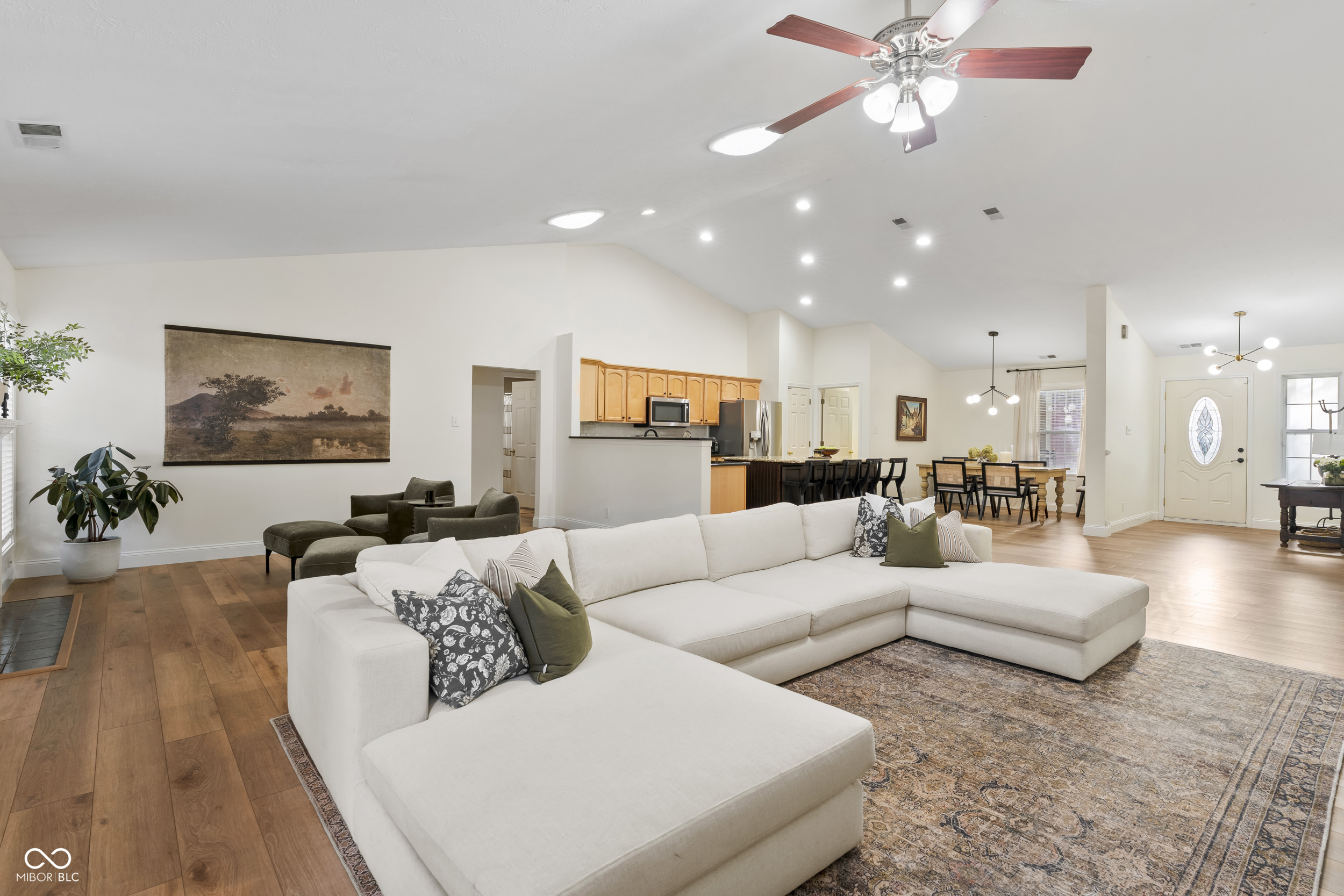 11388 Falling Water Way Fishers, IN 46037 - Photo 13 of 36