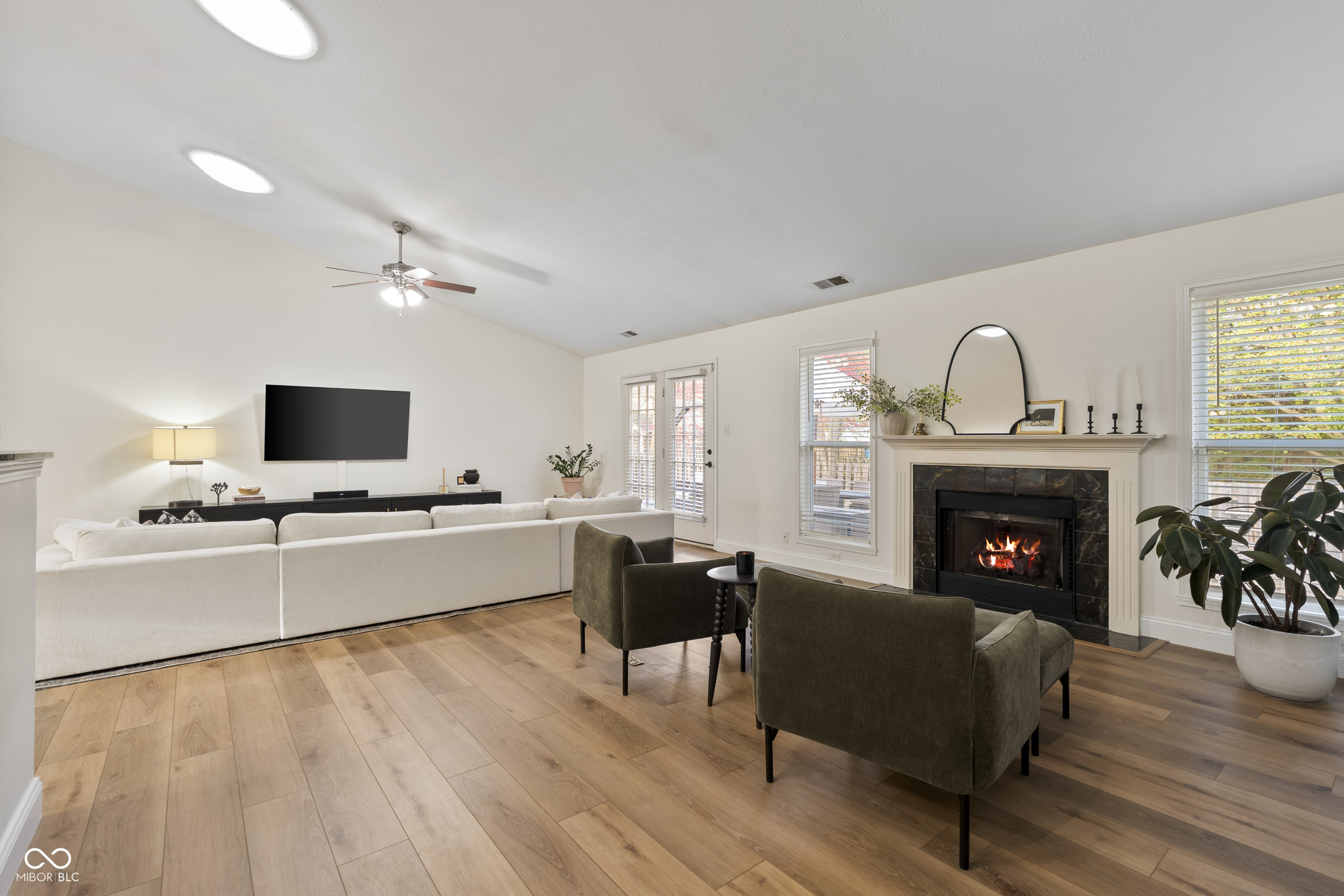 11388 Falling Water Way Fishers, IN 46037 - Photo 15 of 36