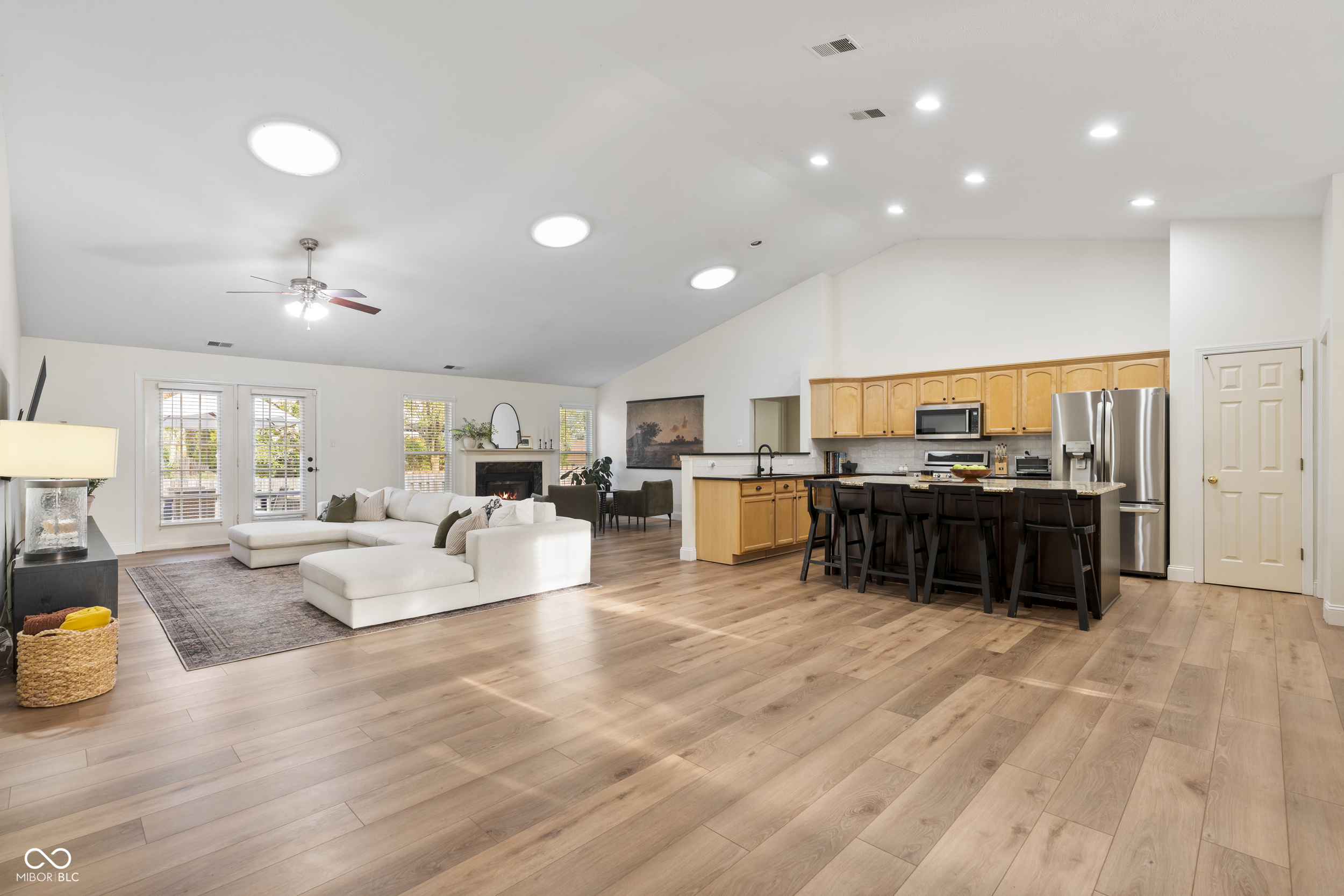 11388 Falling Water Way Fishers, IN 46037 - Photo 4 of 36