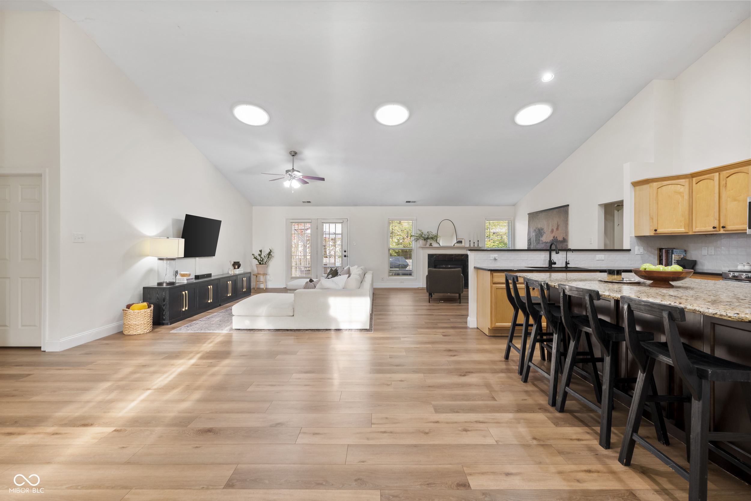 11388 Falling Water Way Fishers, IN 46037 - Photo 8 of 36