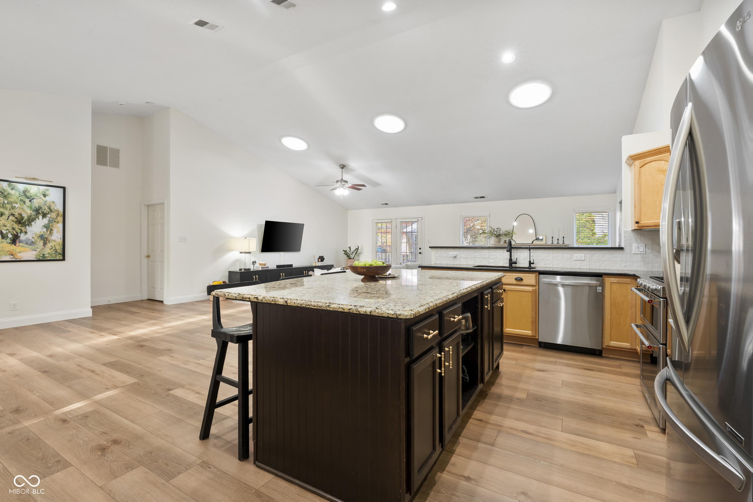 11388 Falling Water Way Fishers, IN 46037 - Photo 9 of 36