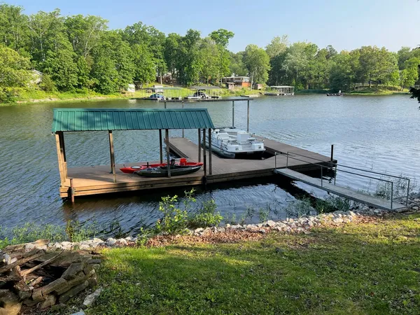 $515,000 | 410 Wagon Creek Loop, Creal Springs, IL 62922