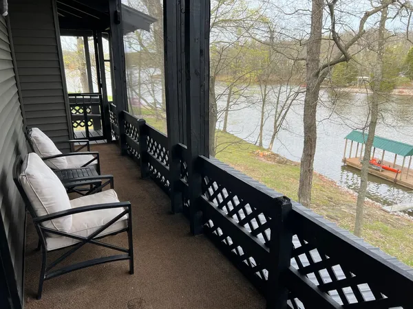 $515,000 | 410 Wagon Creek Loop, Creal Springs, IL 62922