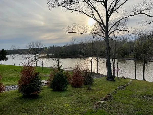 $515,000 | 410 Wagon Creek Loop, Creal Springs, IL 62922