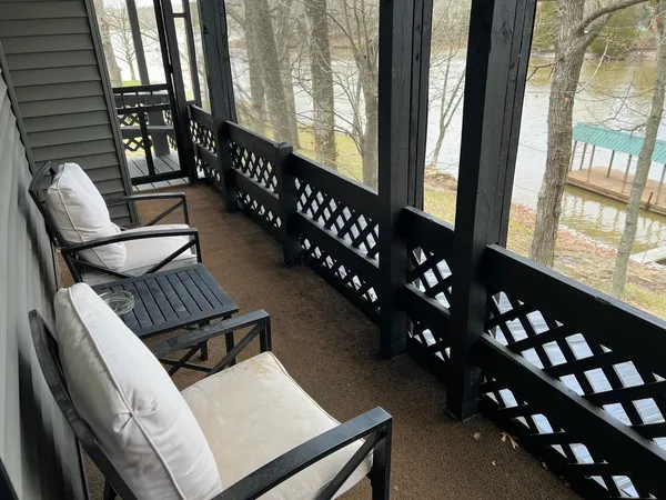 $515,000 | 410 Wagon Creek Loop, Creal Springs, IL 62922