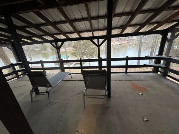 $515,000 | 410 Wagon Creek Loop, Creal Springs, IL 62922
