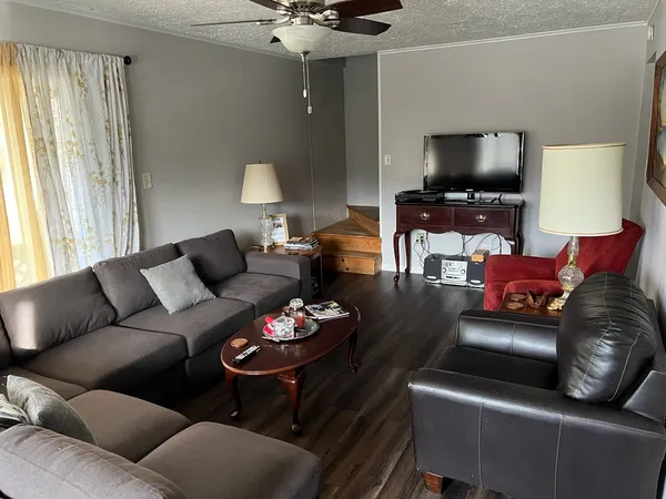 $515,000 | 410 Wagon Creek Loop, Creal Springs, IL 62922