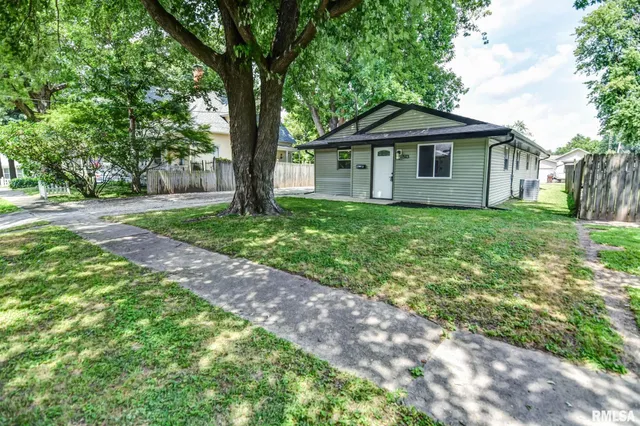 $184,900 | 513 East Oak Street, Taylorville, IL 62568