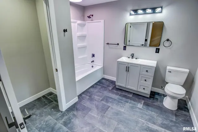 $184,900 | 513 East Oak Street, Taylorville, IL 62568