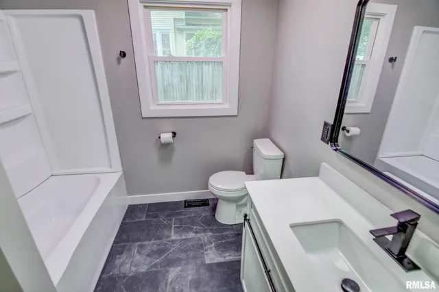 $184,900 | 513 East Oak Street, Taylorville, IL 62568