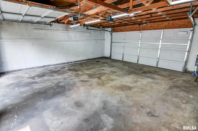 $184,900 | 513 East Oak Street, Taylorville, IL 62568