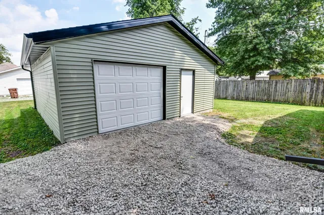 $184,900 | 513 East Oak Street, Taylorville, IL 62568