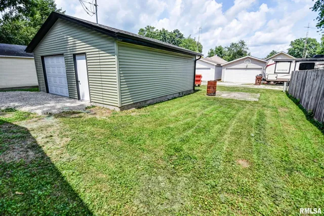 $184,900 | 513 East Oak Street, Taylorville, IL 62568