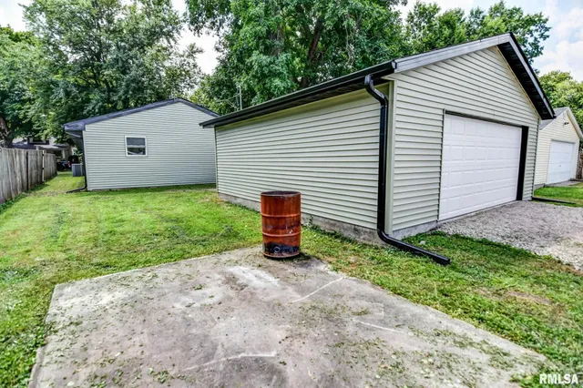 $184,900 | 513 East Oak Street, Taylorville, IL 62568