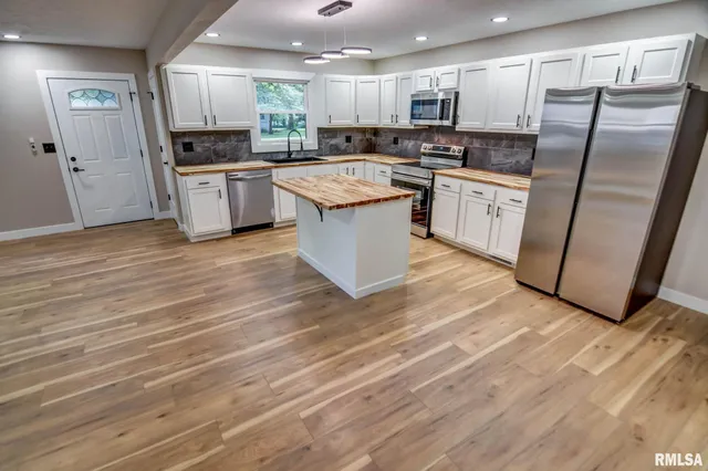 $184,900 | 513 East Oak Street, Taylorville, IL 62568