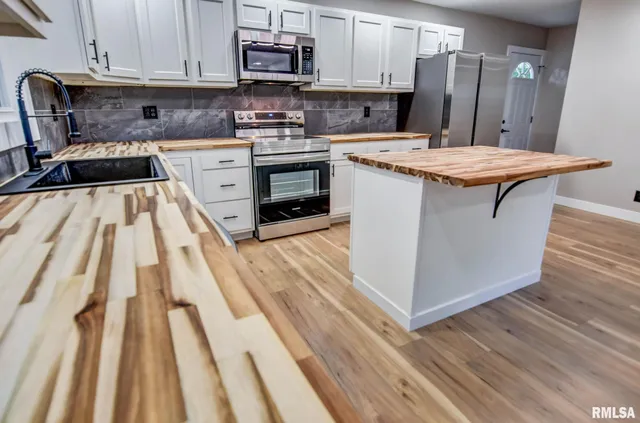 $184,900 | 513 East Oak Street, Taylorville, IL 62568